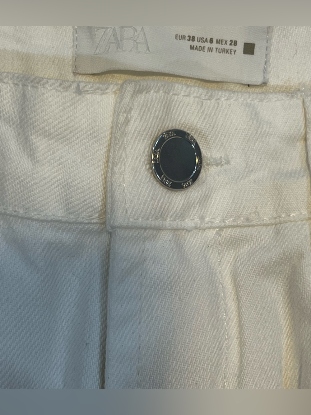 ZARA White Jeans with Silver Accent Button